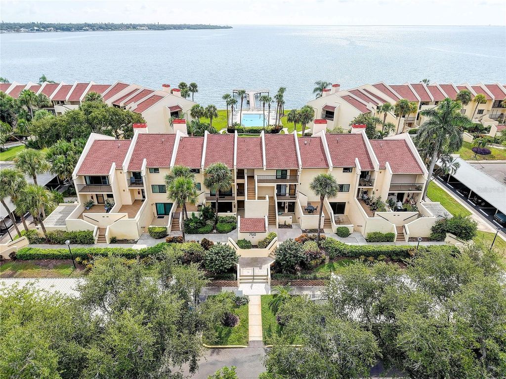 7510 SUNSHINE SKYWAY LANE S T13, St Petersburg, FL 33711