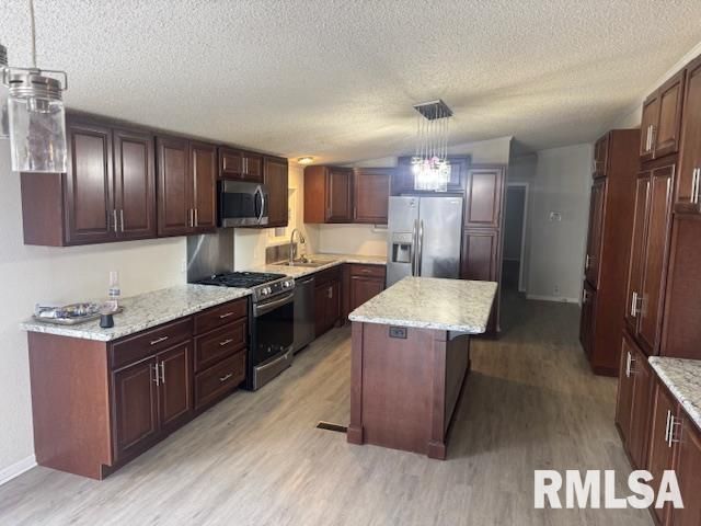 2208 Rancho Boulevard, Quincy, IL 62305