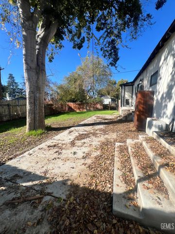 2820 Alta Vista Drive, Bakersfield, CA 93305