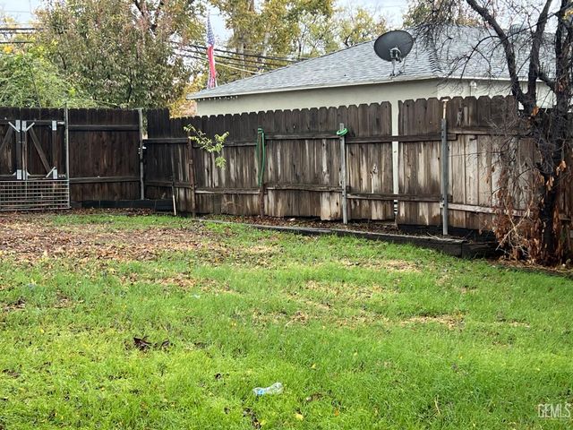 2820 Alta Vista Drive, Bakersfield, CA 93305