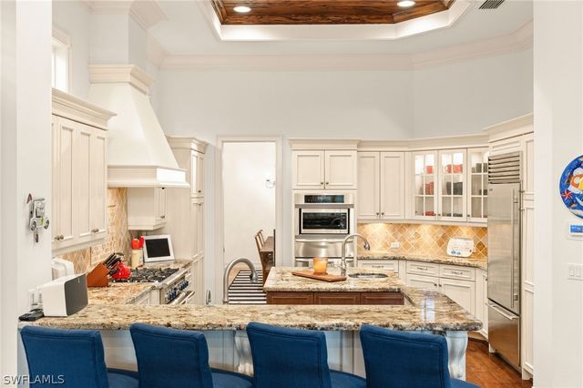 9085 Terranova DR, Naples, FL 34109