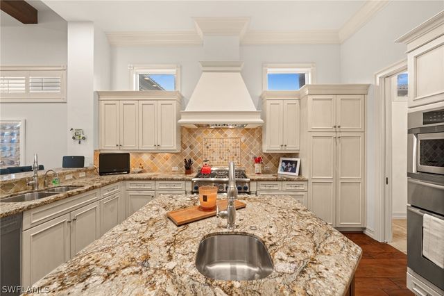 9085 Terranova DR, Naples, FL 34109