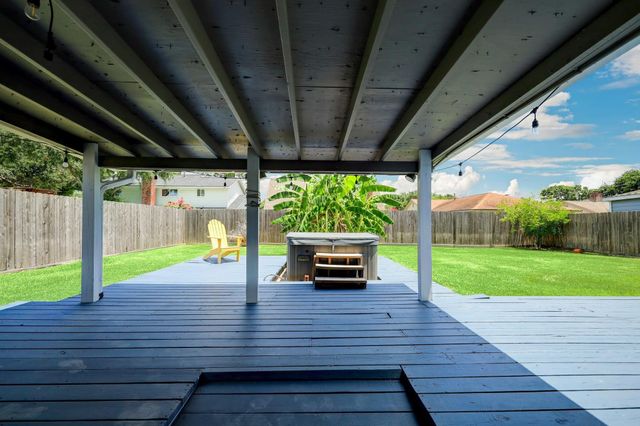12126 Meadowhollow Drive, Stafford, TX 77477