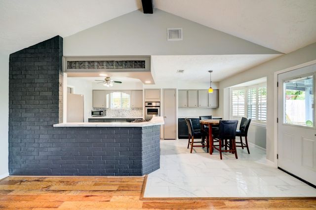 12126 Meadowhollow Drive, Stafford, TX 77477