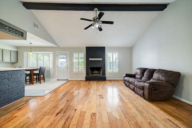 12126 Meadowhollow Drive, Stafford, TX 77477