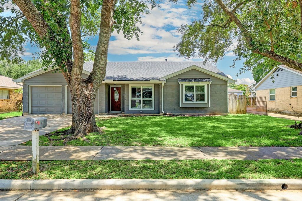 12126 Meadowhollow Drive, Stafford, TX 77477