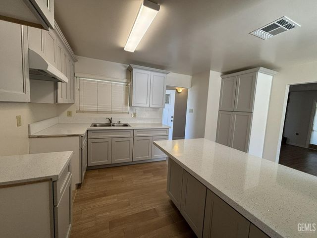 2608 Hallisey Street, Bakersfield, CA 93309