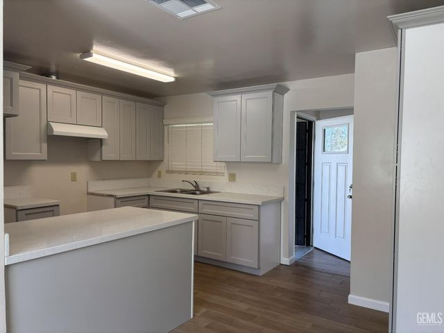 2608 Hallisey Street, Bakersfield, CA 93309