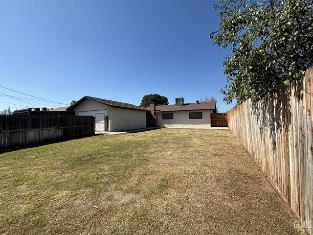 2608 Hallisey Street, Bakersfield, CA 93309