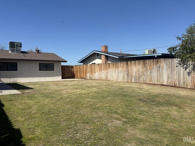 2608 Hallisey Street, Bakersfield, CA 93309