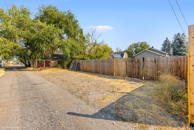 1807 E Boone Ave, Spokane, WA 99202