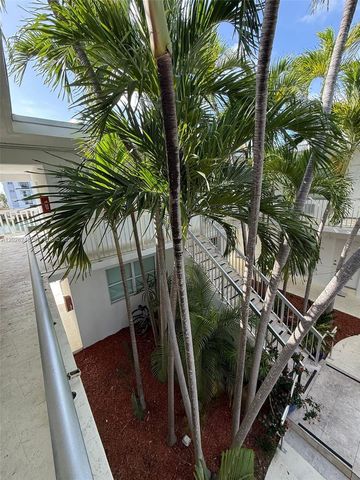 8080 Tatum Waterway Dr 19, Miami Beach, FL 33141