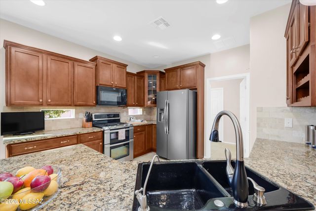 13914 E Carruthers Street, Vail, AZ 85641