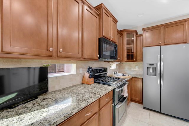 13914 E Carruthers Street, Vail, AZ 85641