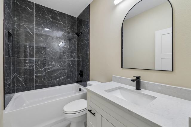 17316 Northview Drive, Urbandale, IA 50323