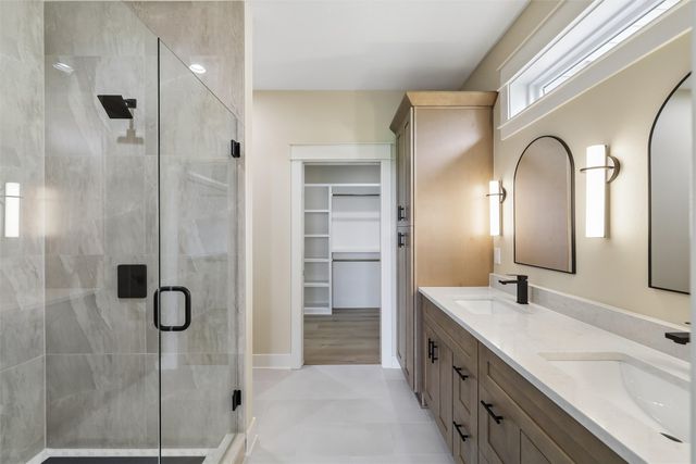 17316 Northview Drive, Urbandale, IA 50323