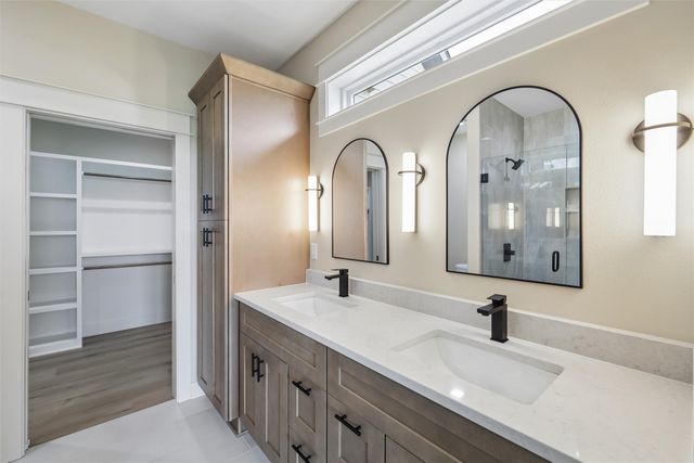 17316 Northview Drive, Urbandale, IA 50323