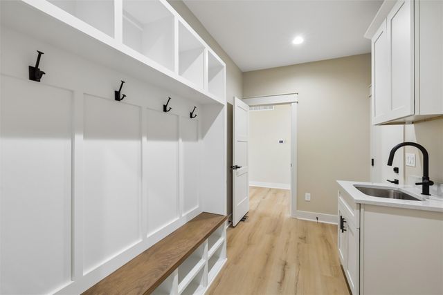 17316 Northview Drive, Urbandale, IA 50323