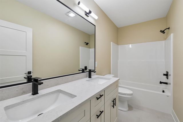 17316 Northview Drive, Urbandale, IA 50323