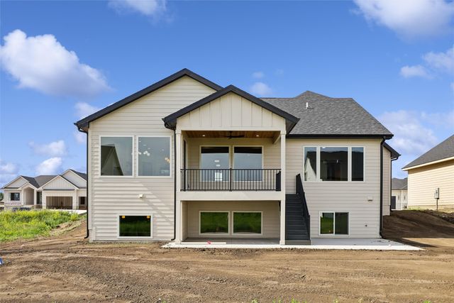 17316 Northview Drive, Urbandale, IA 50323