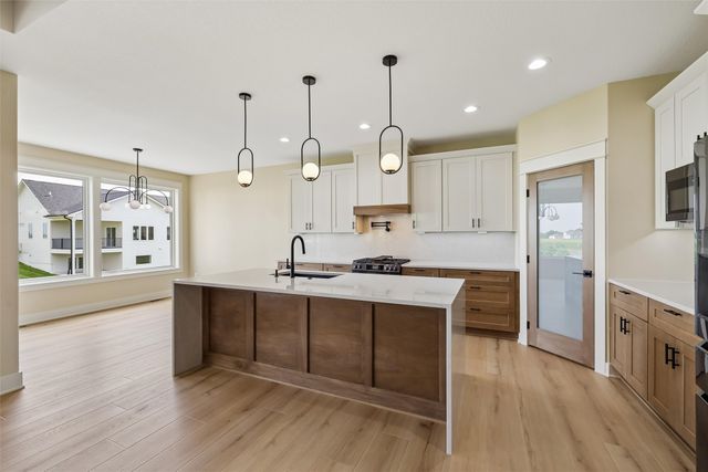 17316 Northview Drive, Urbandale, IA 50323