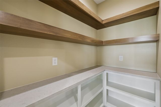17316 Northview Drive, Urbandale, IA 50323