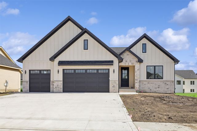 17316 Northview Drive, Urbandale, IA 50323