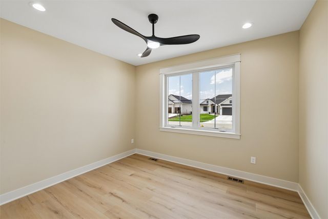 17316 Northview Drive, Urbandale, IA 50323
