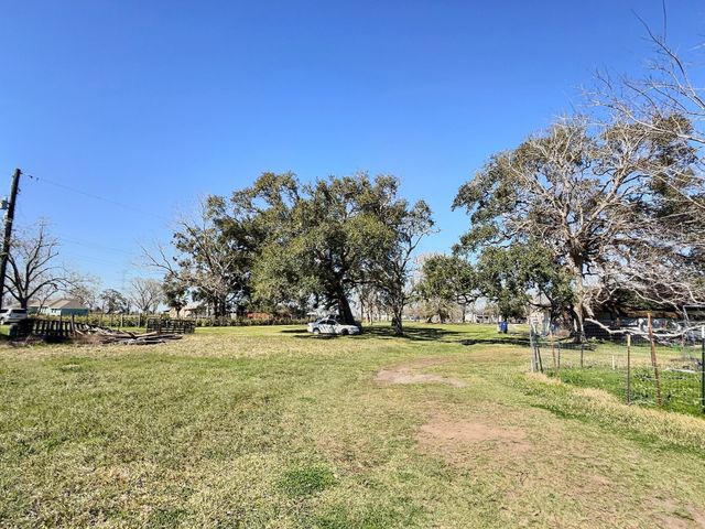 10217 Weldon Road, Freeport, TX 77541