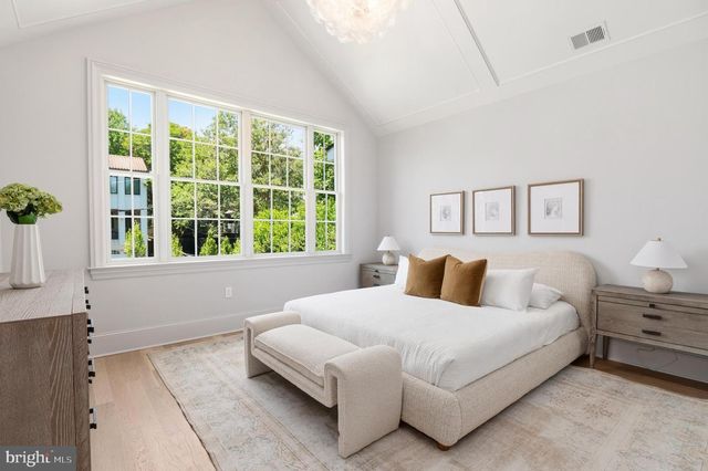 2604 36TH ST NW, Washington, DC 20007