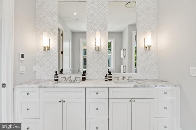2604 36TH ST NW, Washington, DC 20007