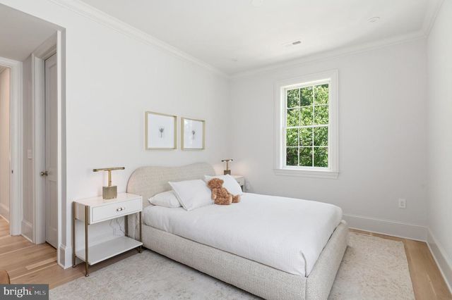 2604 36TH ST NW, Washington, DC 20007