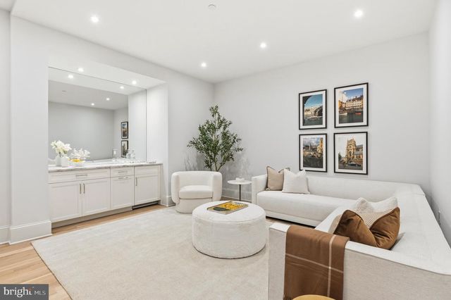 2604 36TH ST NW, Washington, DC 20007