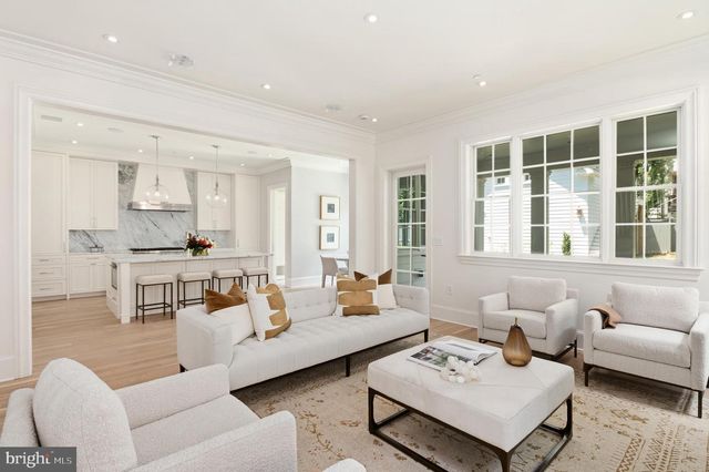 2604 36TH ST NW, Washington, DC 20007