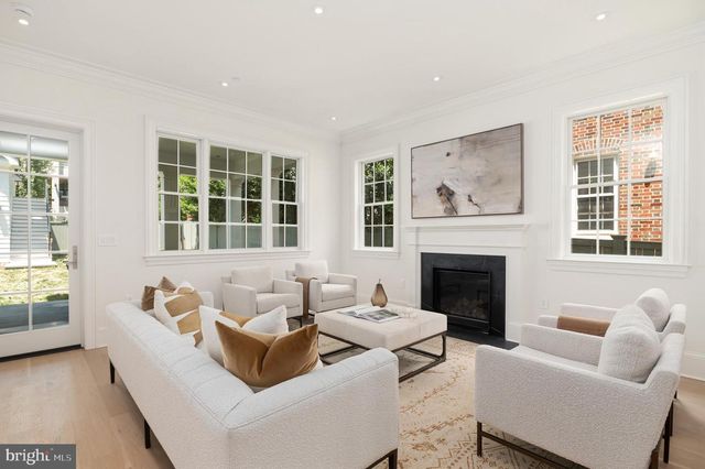 2604 36TH ST NW, Washington, DC 20007