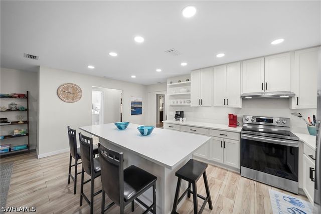 630 99th AVE N, Naples, FL 34108