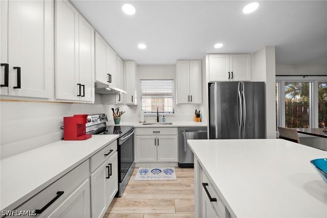 630 99th AVE N, Naples, FL 34108