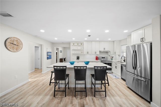 630 99th AVE N, Naples, FL 34108