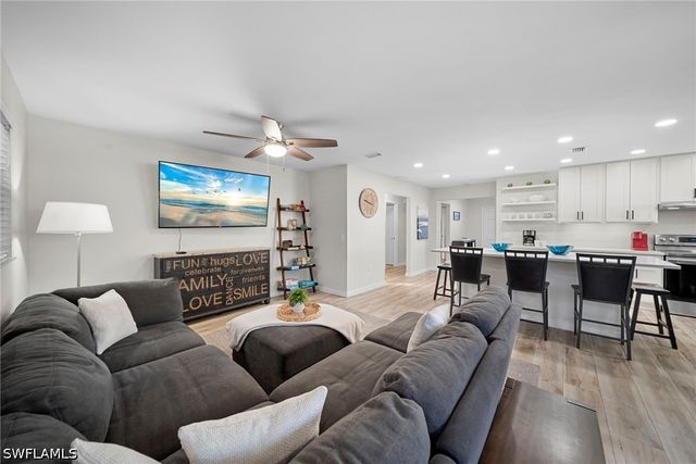 630 99th AVE N, Naples, FL 34108