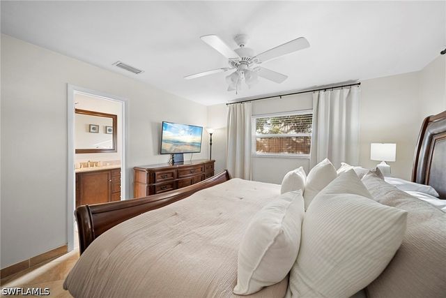 630 99th AVE N, Naples, FL 34108