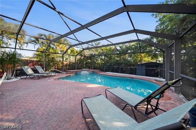 630 99th AVE N, Naples, FL 34108