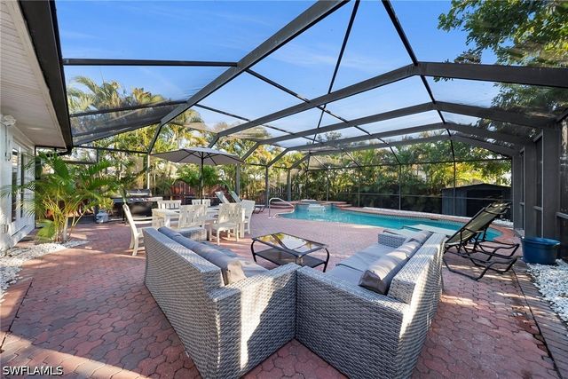 630 99th AVE N, Naples, FL 34108