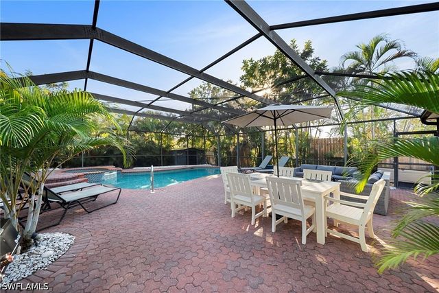 630 99th AVE N, Naples, FL 34108