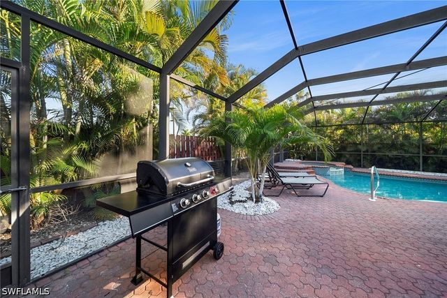 630 99th AVE N, Naples, FL 34108