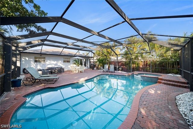 630 99th AVE N, Naples, FL 34108