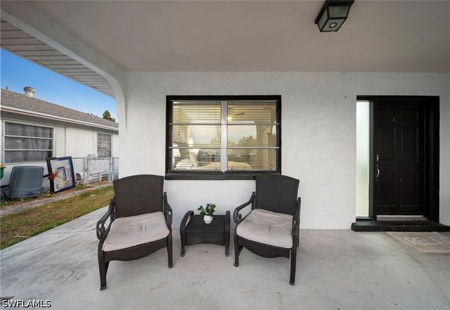 630 99th AVE N, Naples, FL 34108