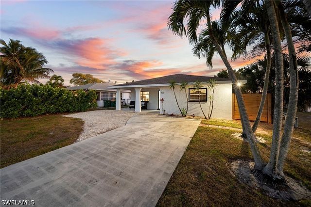 630 99th AVE N, Naples, FL 34108