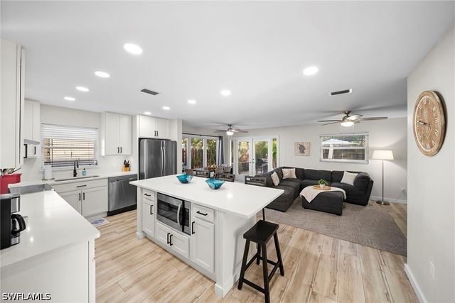 630 99th AVE N, Naples, FL 34108