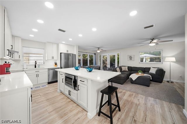 630 99th AVE N, Naples, FL 34108