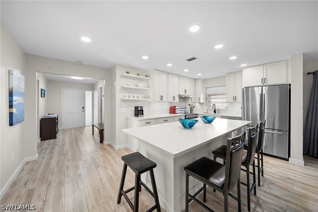 630 99th AVE N, Naples, FL 34108